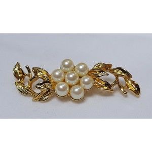 Richelieu Gold Pearl Brooch Gold Plated Leaves Faux Pearl Center Accent